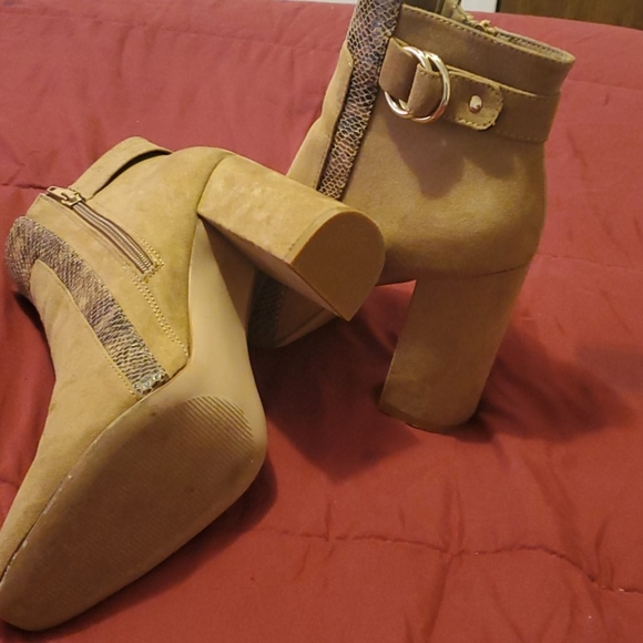 Tan booties - Picture 3 of 7